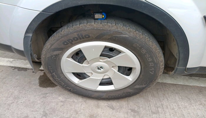 2021 Mahindra XUV500 W7, Diesel, Manual, 1,04,254 km, tyre