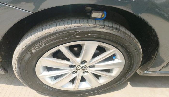 2016 Volkswagen Vento HIGHLINE 1.5 AT, Diesel, Automatic, 1,16,722 km, tyre