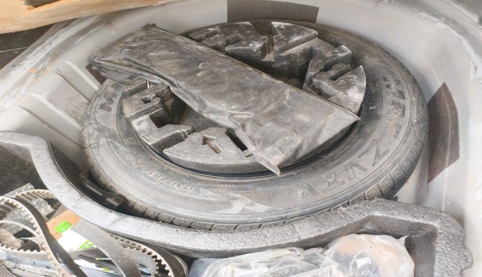 2016 Volkswagen Vento HIGHLINE 1.5 AT, Diesel, Automatic, 1,16,722 km, tyre