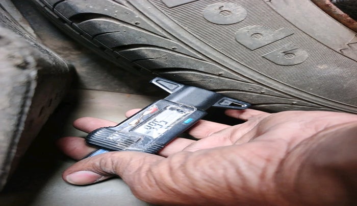 2011 Volkswagen Vento HIGHLINE PETROL AT, Petrol, Automatic, 1,30,469 km, tyre