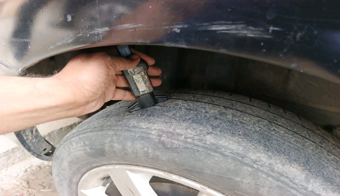 2011 Volkswagen Vento HIGHLINE PETROL AT, Petrol, Automatic, 1,30,469 km, tyre