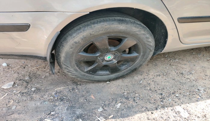 2008 Skoda Laura ELEGANCE 1.9 PD, Diesel, Manual, 2,93,027 km, tyre