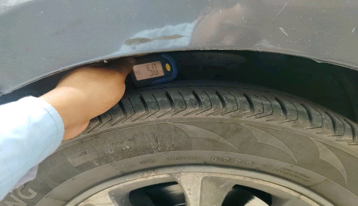 2015 Hyundai Grand i10 ASTA (O) 1.2 KAPPA VTVT, CNG, Manual, 1,41,503 km, tyre