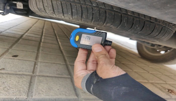 2025 KIA Carens Clavis HTE(O) 1.5 Petrol MT, Petrol, Manual, 16,001 km, tyre