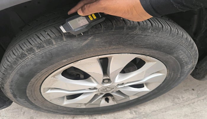 2015 Honda CRV 2.0L 2WD MT, Petrol, Manual, 1,22,365 km, tyre