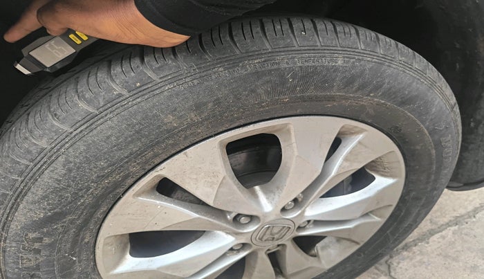 2015 Honda CRV 2.0L 2WD MT, Petrol, Manual, 1,22,365 km, tyre