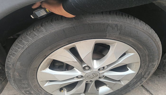 2015 Honda CRV 2.0L 2WD MT, Petrol, Manual, 1,22,365 km, tyre