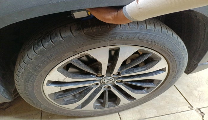 2021 MG HECTOR SHARP HYBRID 1.5 PETROL, Petrol, Manual, 26,176 km, tyre