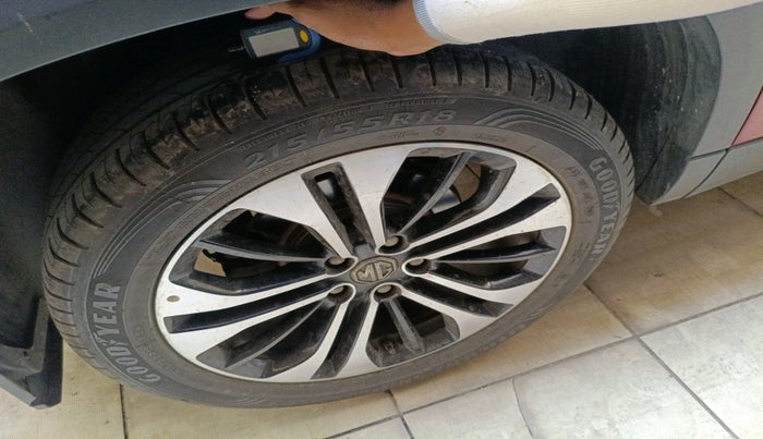 2021 MG HECTOR SHARP HYBRID 1.5 PETROL, Petrol, Manual, 26,176 km, tyre