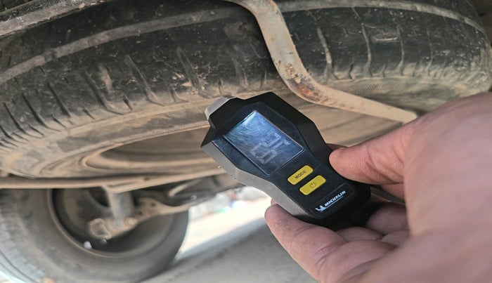 2013 Maruti Ertiga VDI, Diesel, Manual, 1,63,460 km, tyre