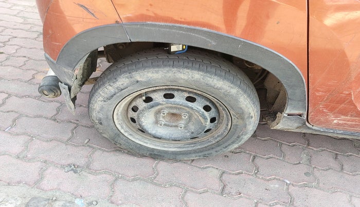 2016 Mahindra Kuv100 K4 D 6 STR, Diesel, Manual, 81,797 km, tyre