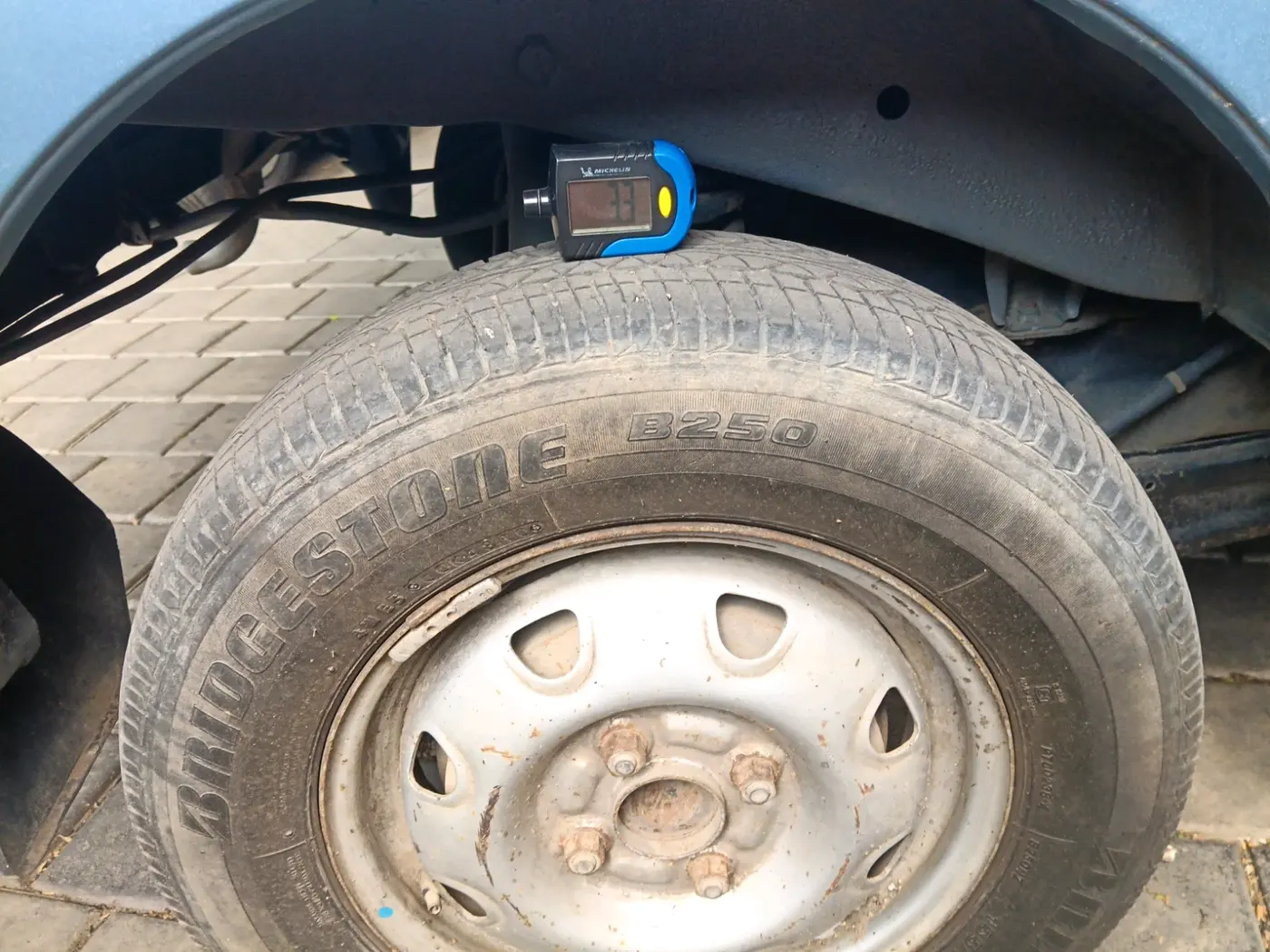 2018 Maruti Eeco 5 STR WITH A/C+HTR CNG, CNG, Manual, 1,01,478 km, tyre