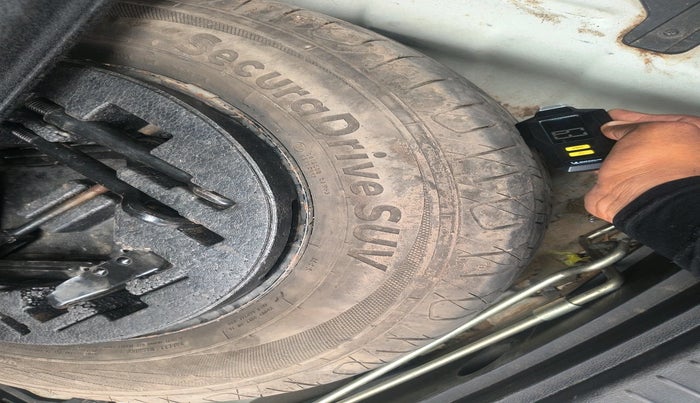 2015 Hyundai Creta  SX 1.6 Petrol , Petrol, Manual, 1,11,772 km, tyre