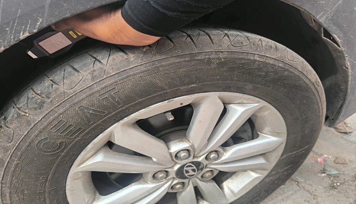 2015 Hyundai Creta  SX 1.6 Petrol , Petrol, Manual, 1,11,772 km, tyre