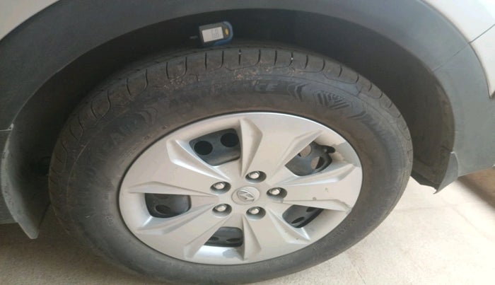 2017 Hyundai Creta E PLUS 1.6 PETROL, Petrol, Manual, 31,504 km, tyre