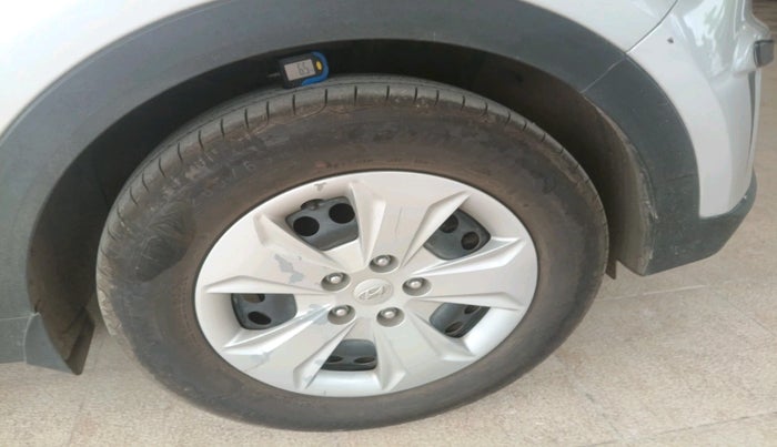 2017 Hyundai Creta E PLUS 1.6 PETROL, Petrol, Manual, 31,504 km, tyre