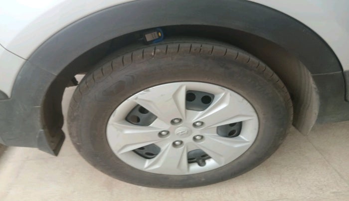 2017 Hyundai Creta E PLUS 1.6 PETROL, Petrol, Manual, 31,504 km, tyre