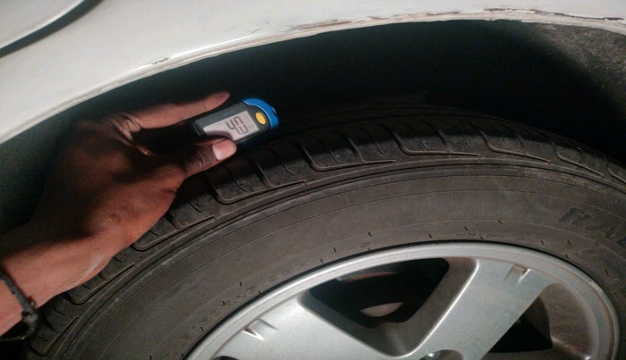 2011 Mitsubishi Outlander 2.4 MIVEC, Petrol, Automatic, 1,20,351 km, tyre