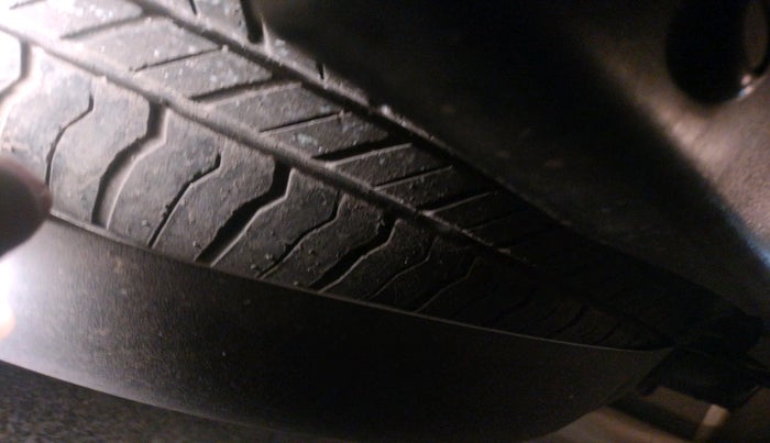 2011 Mitsubishi Outlander 2.4 MIVEC, Petrol, Automatic, 1,20,351 km, tyre