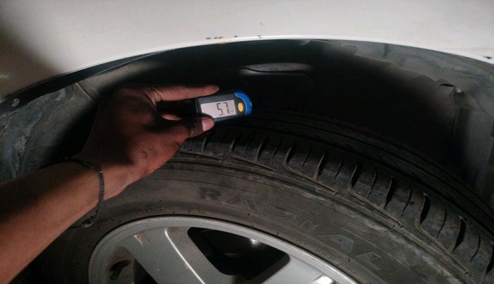 2011 Mitsubishi Outlander 2.4 MIVEC, Petrol, Automatic, 1,20,351 km, tyre