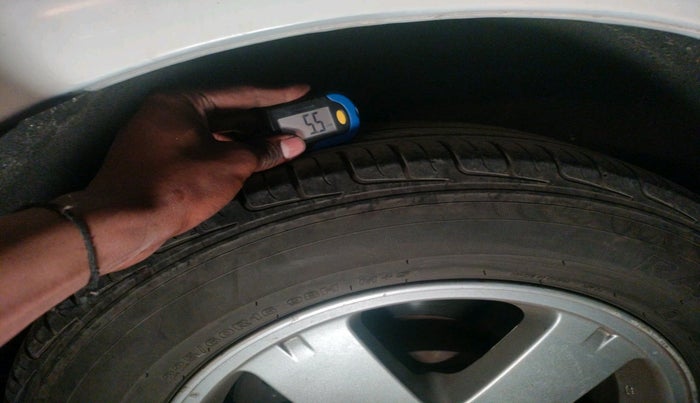 2011 Mitsubishi Outlander 2.4 MIVEC, Petrol, Automatic, 1,20,351 km, tyre