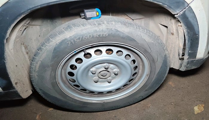 2017 Maruti Vitara Brezza LDI (O), Diesel, Manual, 1,16,863 km, tyre