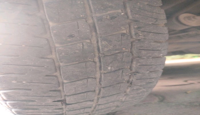 2011 Maruti Wagon R 1.0 LXI CNG, CNG, Manual, 2,20,172 km, tyre