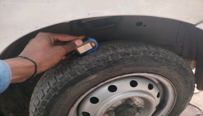 2011 Maruti Wagon R 1.0 LXI CNG, CNG, Manual, 2,20,172 km, tyre