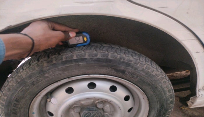 2011 Maruti Wagon R 1.0 LXI CNG, CNG, Manual, 2,20,172 km, tyre