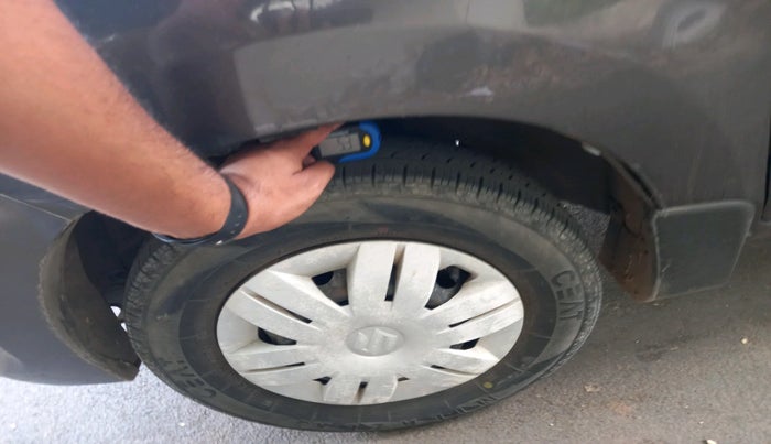 2017 Maruti Alto 800 LXI, Petrol, Manual, 37,711 km, tyre