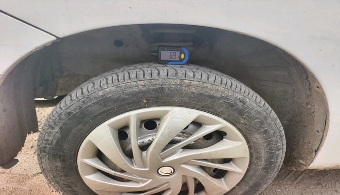 2010 Maruti Wagon R 1.0 LXI, CNG, Manual, 91,824 km, tyre