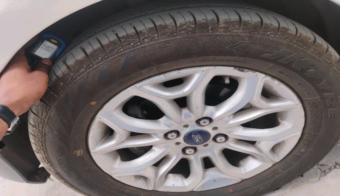 2016 Ford Ecosport TITANIUM 1.5L DIESEL, Diesel, Manual, 1,56,536 km, tyre