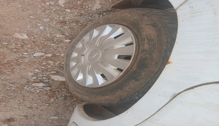 2012 Chevrolet Sail UVA 1.2 LS, Petrol, Manual, 70,843 km, tyre