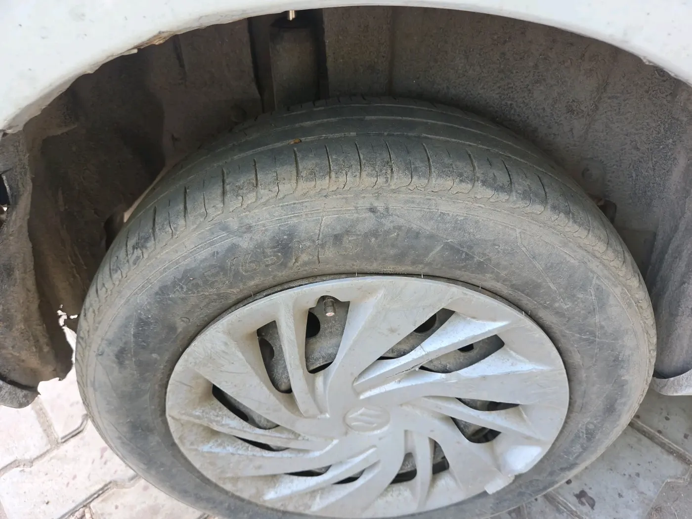 2013 Maruti Ertiga LXI, CNG, Manual, 1,21,723 km, tyre