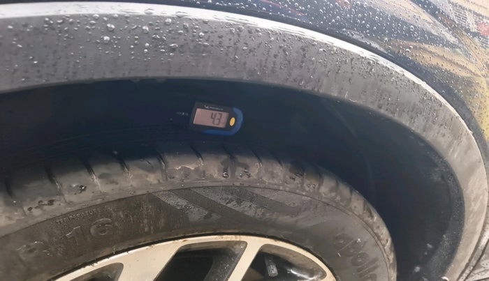 2024 Mahindra XUV300 W8 (O) 1.2 PETROL, Petrol, Manual, 12,992 km, tyre