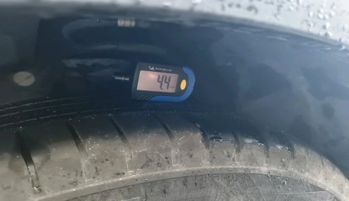 2024 Mahindra XUV300 W8 (O) 1.2 PETROL, Petrol, Manual, 12,992 km, tyre