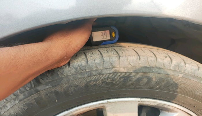 2012 Hyundai i20 SPORTZ 1.2, Petrol, Manual, 98,001 km, tyre