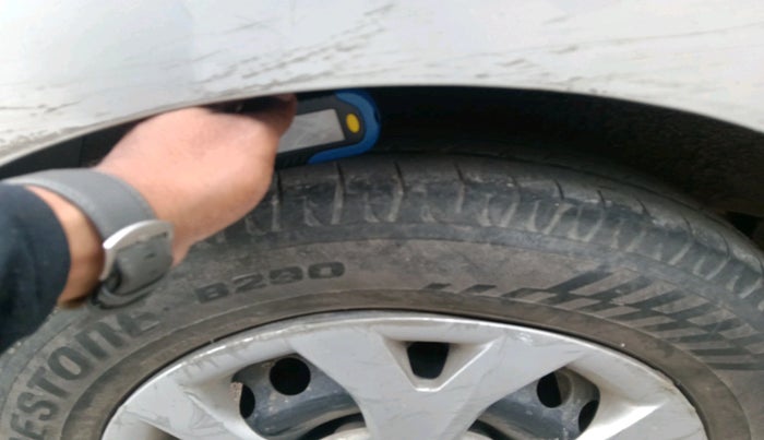 2016 Hyundai Grand i10 SPORTZ 1.1 CRDI, Diesel, Manual, 1,59,659 km, tyre