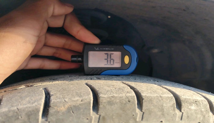 2020 Hyundai Elite i20 SPORTZ PLUS 1.2, Petrol, Manual, 90,022 km, tyre