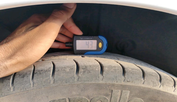 2020 Hyundai Elite i20 SPORTZ PLUS 1.2, Petrol, Manual, 90,022 km, tyre