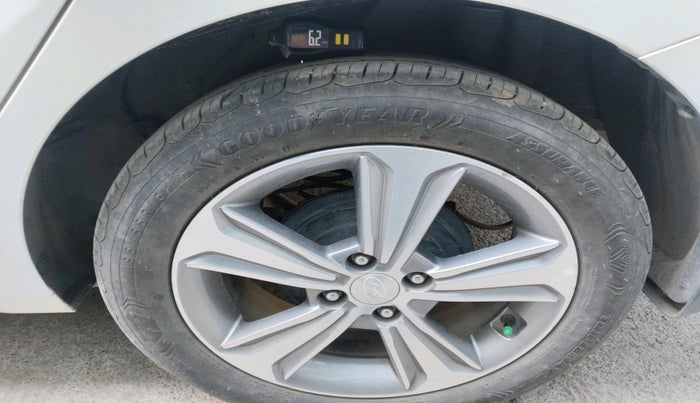 2018 Hyundai Verna 1.6 VTVT SX O, Petrol, Manual, 70,095 km, tyre