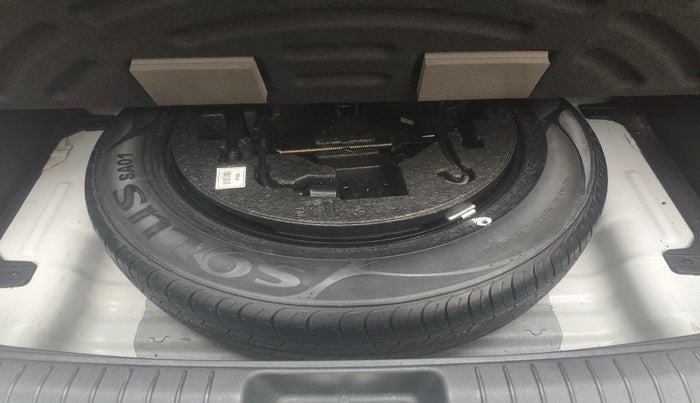 2017 Hyundai Creta SX PLUS 1.6 PETROL, Petrol, Manual, 51,434 km, tyre