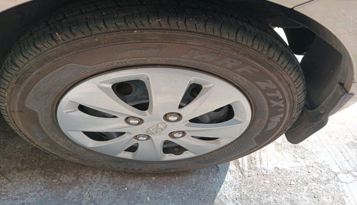 2011 Hyundai i10 SPORTZ 1.2, Petrol, Manual, 64,115 km, tyre