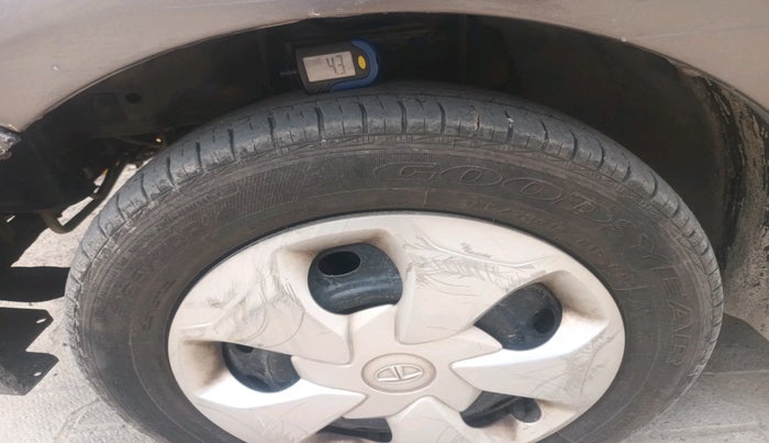 2016 Tata Tiago XT PETROL, CNG, Manual, 93,334 km, tyre