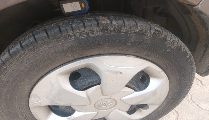 2016 Tata Tiago XT PETROL, CNG, Manual, 93,334 km, tyre