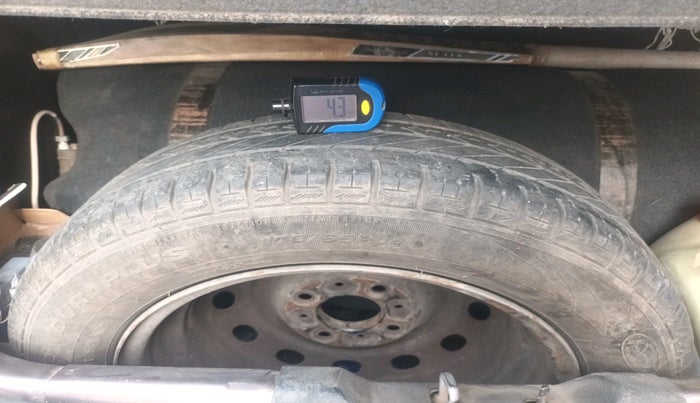 2016 Tata Tiago XT PETROL, CNG, Manual, 93,334 km, tyre