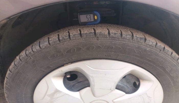 2016 Tata Tiago XT PETROL, CNG, Manual, 93,334 km, tyre