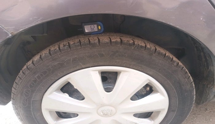 2016 Tata Tiago XT PETROL, CNG, Manual, 93,334 km, tyre