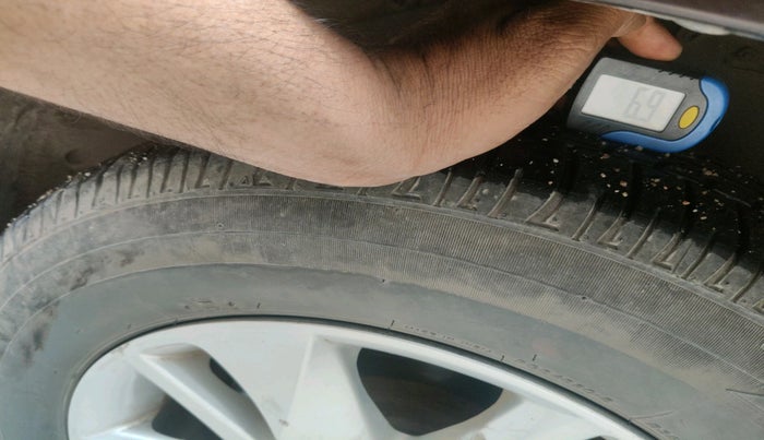 2017 Toyota Innova Crysta 2.8 GX AT 8 STR, Diesel, Automatic, 77,283 km, tyre