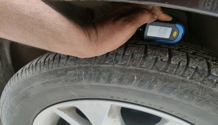 2017 Toyota Innova Crysta 2.8 GX AT 8 STR, Diesel, Automatic, 77,283 km, tyre